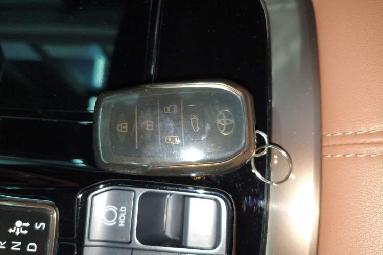 Used Toyota Vellfire 2024 Crown Dual-Engine 2.5L Supreme Executive Edition