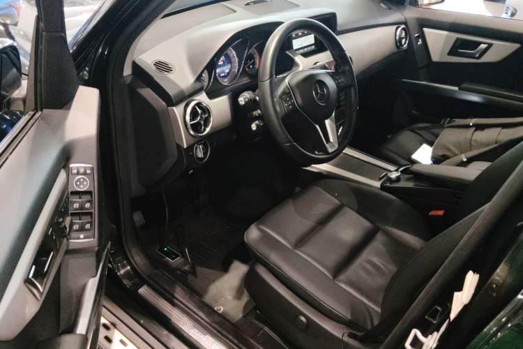 Used Mercedes-Benz GLK-Class 2013 Facelift GLK 300 4MATIC Fashion Edition
