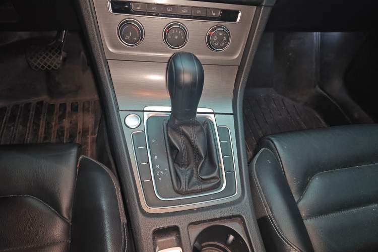 Used Volkswagen Golf 2016 230TSI Automatic Luxury Version
