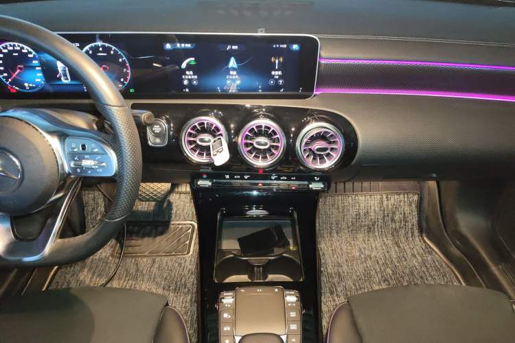 Used Mercedes-Benz A-Class 2020 Restyled A 200 L Sport Sedan Fashion Version
