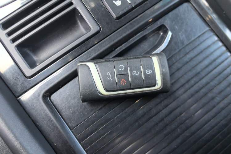 Used GAC Trumpchi GS8 2017 320T Two-Wheel Drive Luxury Smart Connectivity Version (7 Seats)
