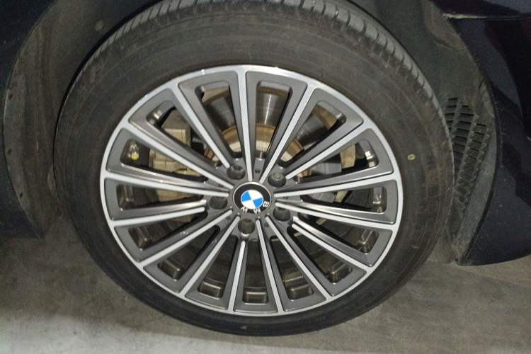 Used BMW 5 Series 2014 525Li Luxury Design Package
