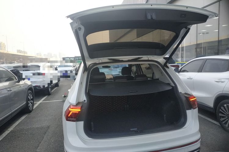 Used Volkswagen Tiguan L 2023 Restyled 330TSI Automatic Two-Wheel Drive R-Line Enhanced Comfort Version