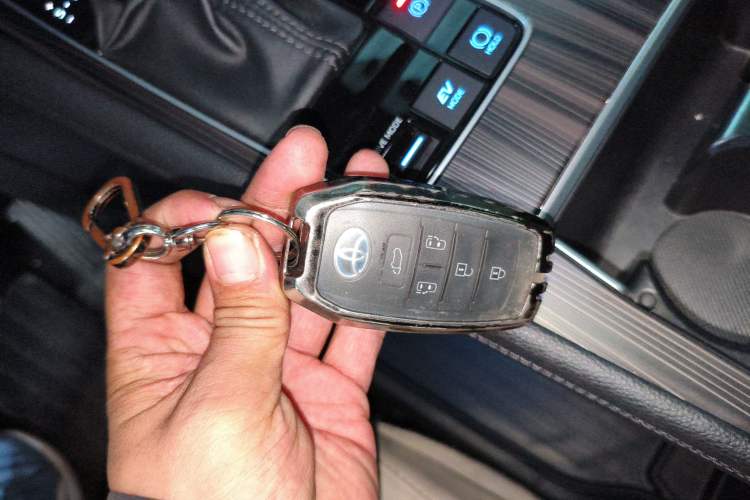 Used Toyota Granvia 2022 2.5L Hybrid Prestige Edition
