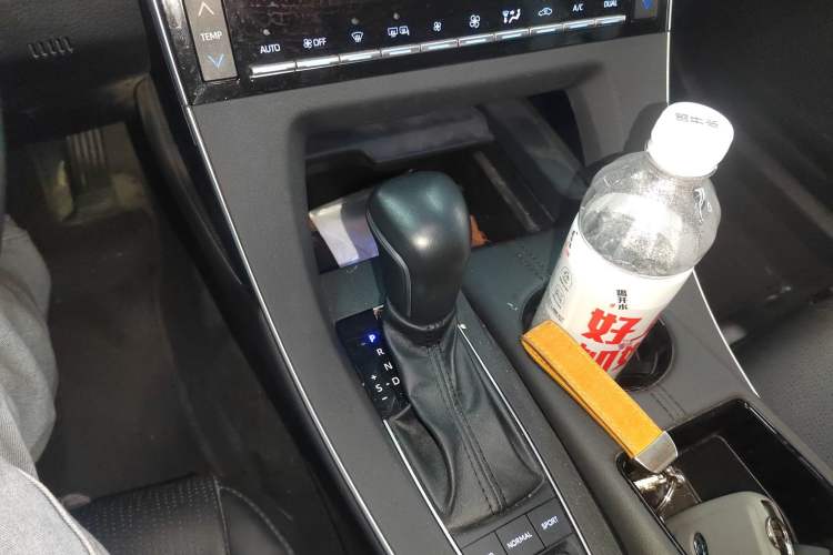 Used Toyota Avalon 2019 Dual-Engine 2.5L Luxury Edition China VI Standard
