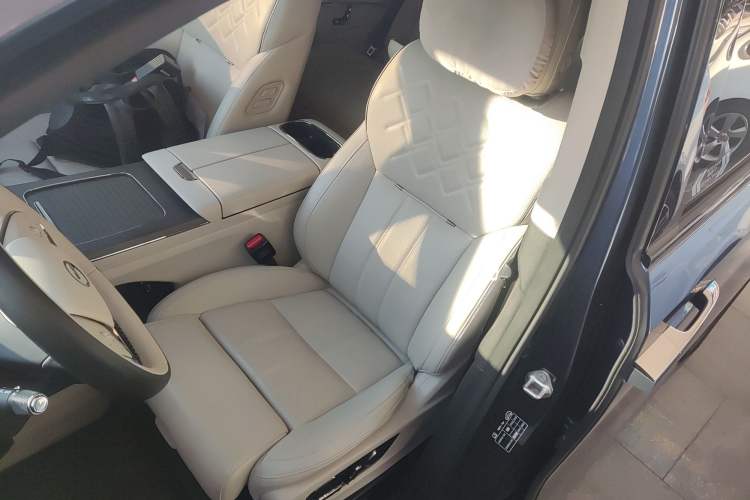 Used GAC Trumpchi Xiangwang M8 2025 Kunkun Series Ultra First-Class Cabin
