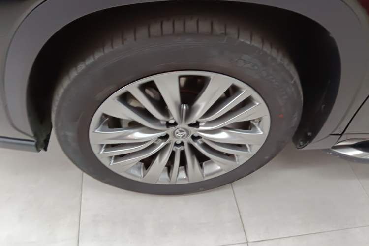 Used Toyota Highlander 2023 2.5L Smart Electric Hybrid Dual-Engine Four-Wheel Drive Prestige Version – 7 Seats
