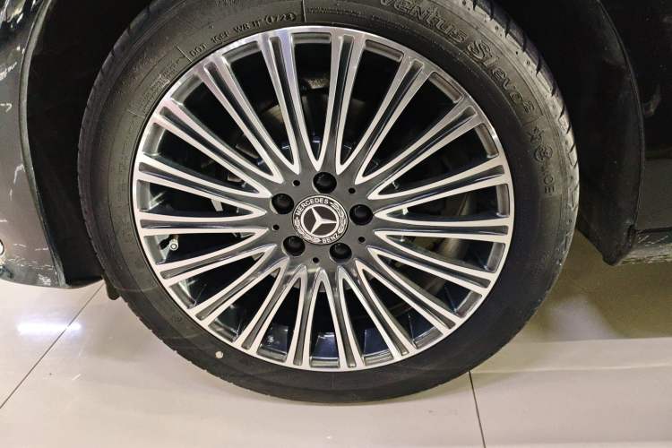 Used Mercedes-Benz E-Class 2016 E 200 L
