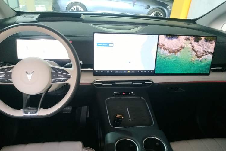 Used VOYAH Dream 2025 PHEV Four-Wheel Drive Prestige Kunpeng Edition
