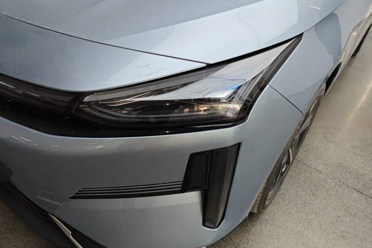 Used  L6 2025 EM-i 140km Starship Edition
