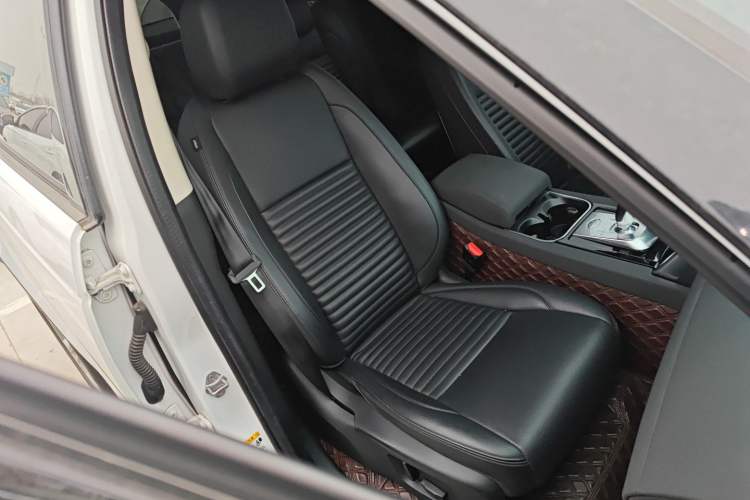 Used Land Rover Discovery Sport 2020 200 PS Family Edition
