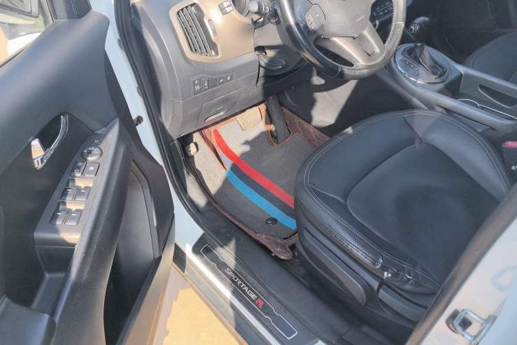 Used Kia Sportage R 2015 2.0L Automatic Two-Wheel Drive DLX Model