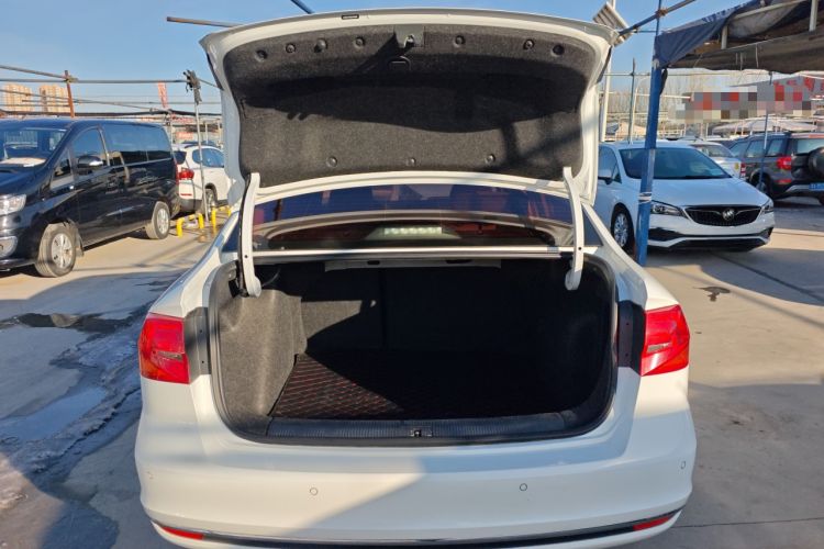 Used Volkswagen Bora 2016 1.6L manual Comfort trim level
