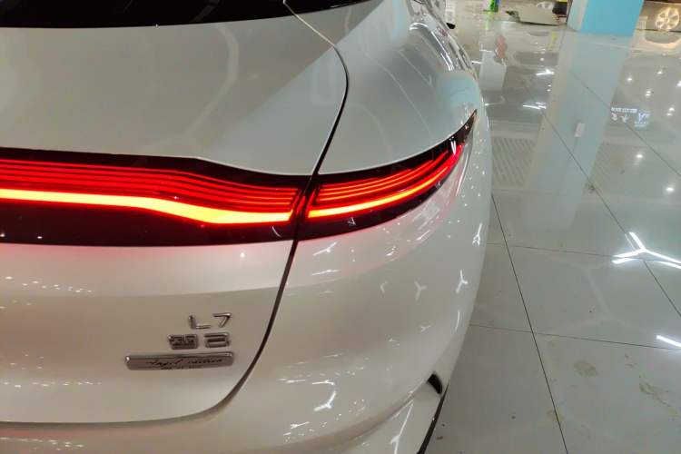 Used  L7 2022 Dynamic Model