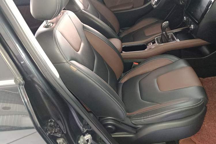 Used Dongfeng Fengon 580 2017 1.5T Manual Luxury Model
