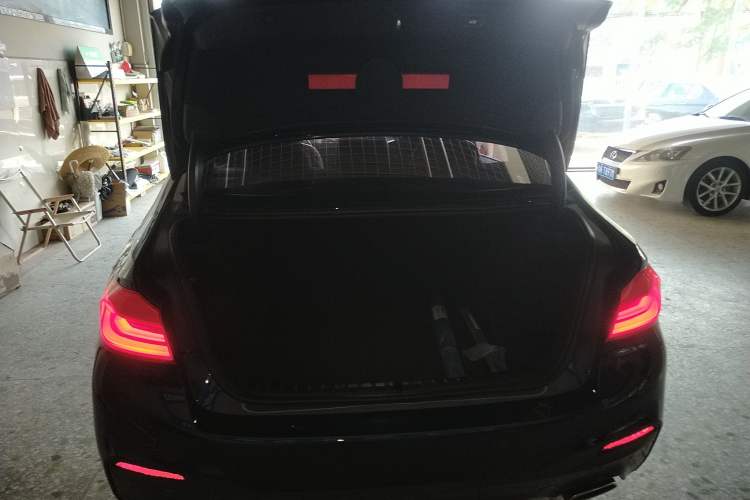 Used BMW 5 Series 2018 530Li Leading Model M Sport Package