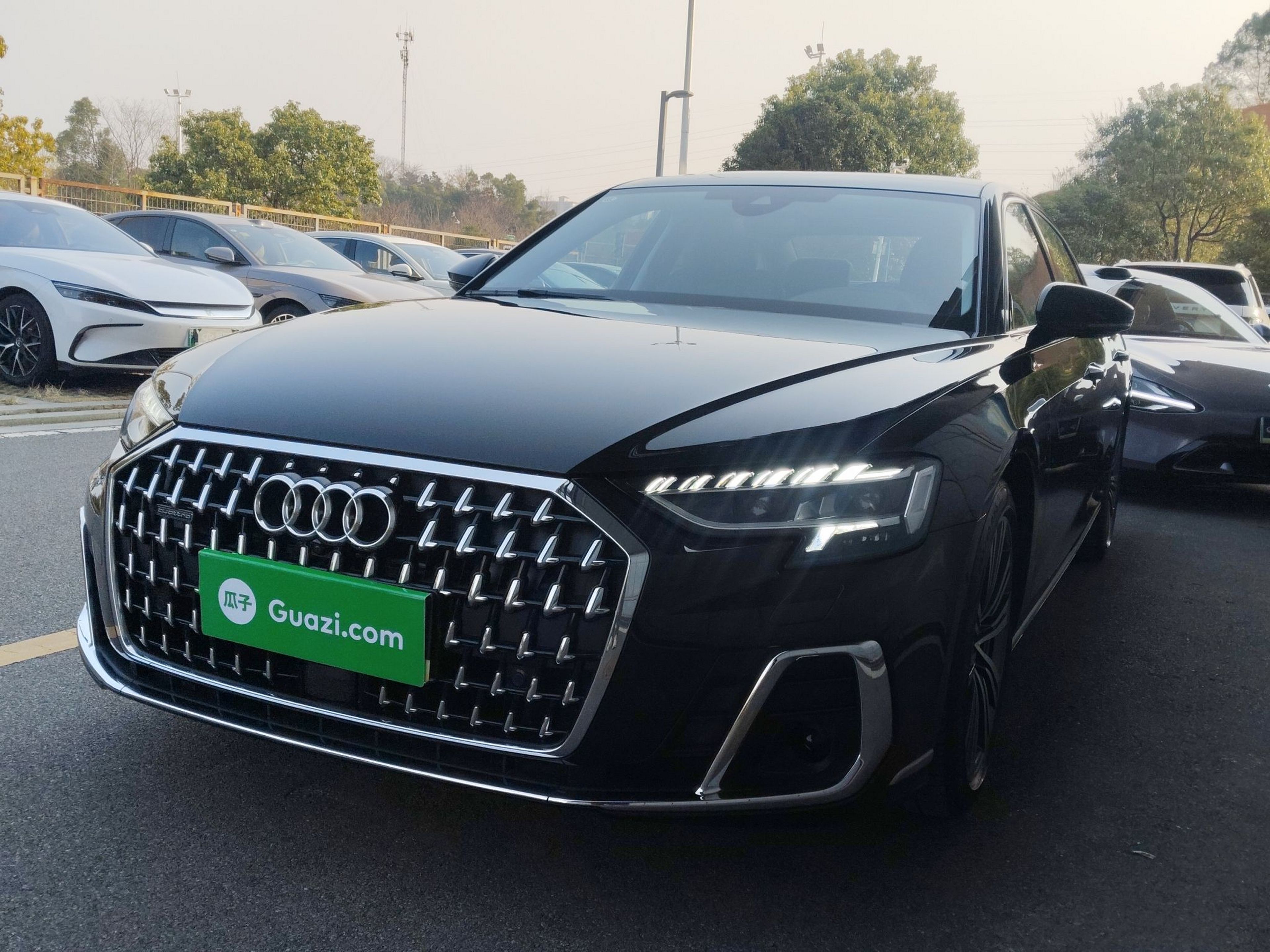 Под передней частью автомобиля