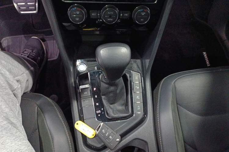 Used Volkswagen Tiguan L 2021 330TSI Automatic Two-Wheel Drive R-Line Enhanced Edition