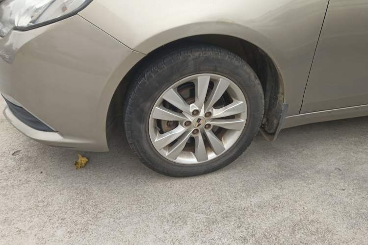 Used Roewe 360 2015 1.5L manual luxury edition
