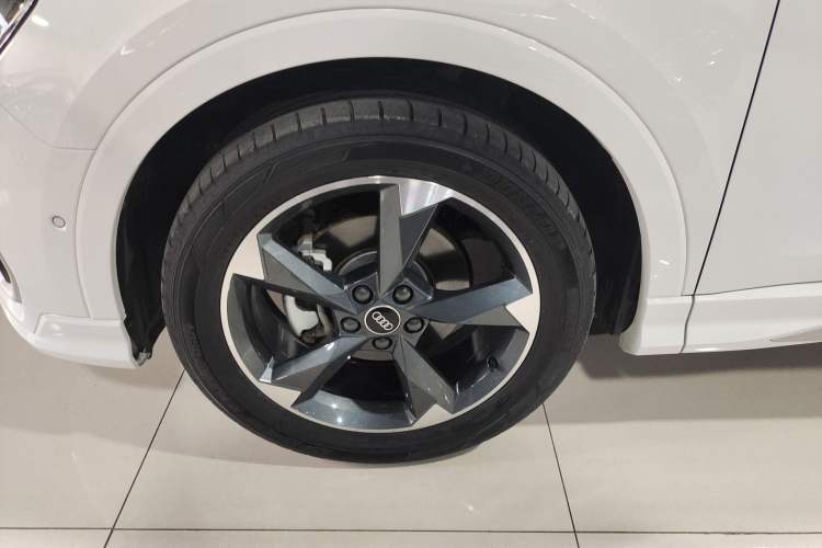 Used Audi Q3 2023 35 TFSI Fashion Dynamic Model (1.4T)
