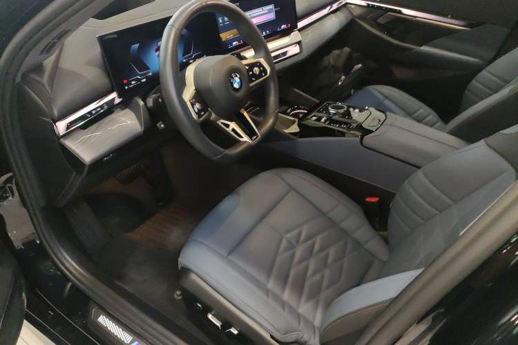 Used BMW 5 Series 2025 530Li Luxury Edition M Sport Package
