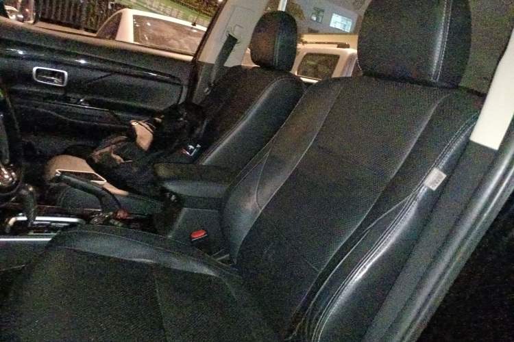 Used Mitsubishi Outlander 2018 2.0L Two-Wheel Drive Glory Edition 5 Seats
