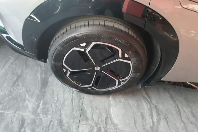 Used  YU7 2025 Ultra-Long Range Rear-Wheel Drive Version
