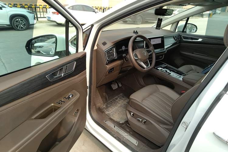 Used Volkswagen Viloran 2024 330TSI Luxury Edition