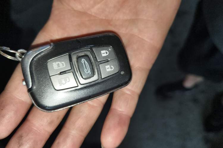 Used BYD M6 2013 2.4L Automatic Prestige Model
