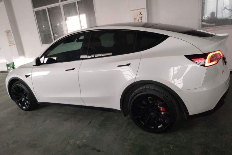 Used Tesla Model Y 2022 Long-Range All-Wheel-Drive Version
