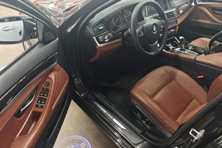 Used BMW 5 Series 2014 528Li Leading Model
