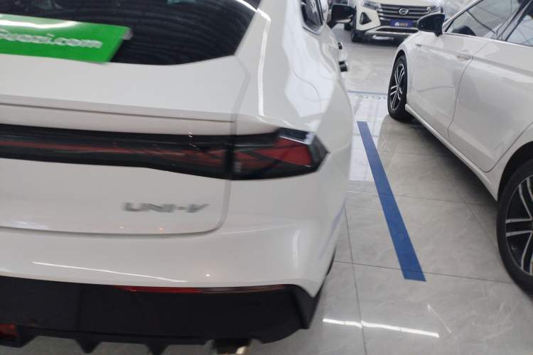 Used Changan UNI-V 2022 1.5T Prestige Version
