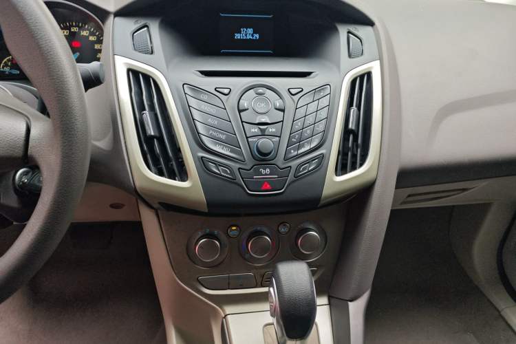 Used Ford Focus 2012 Sedan 1.6L Automatic Comfort Model
