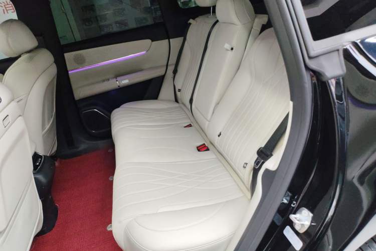 Used  Q07 2025 215 Prestige Edition
