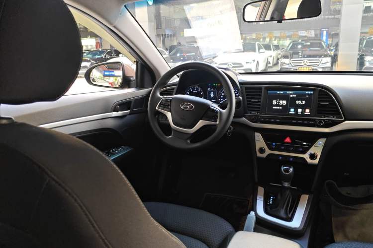 Used Hyundai Elantra 2016 1.6L Automatic ZhiXuan – Elite Version
