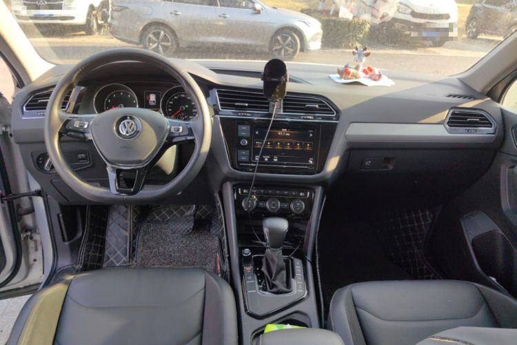 Used Volkswagen Tiguan L 2019 330TSI Automatic Two-Wheel Drive Smart Luxury Version China VI Standard
