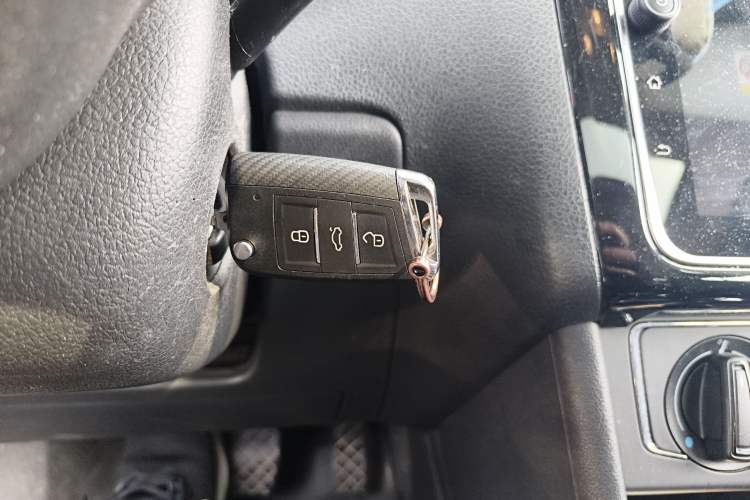 Used Volkswagen Polo 2016 1.6L Automatic Comfort Model
