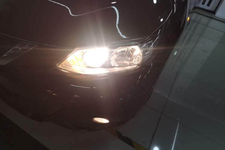 Used Nissan Tiida 2016 1.6L CVT Cool Dynamic Edition