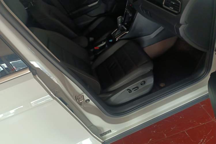 Used Volkswagen T-ROC 2022 280TSI DSG Two-Wheel Drive Elite PLUS
