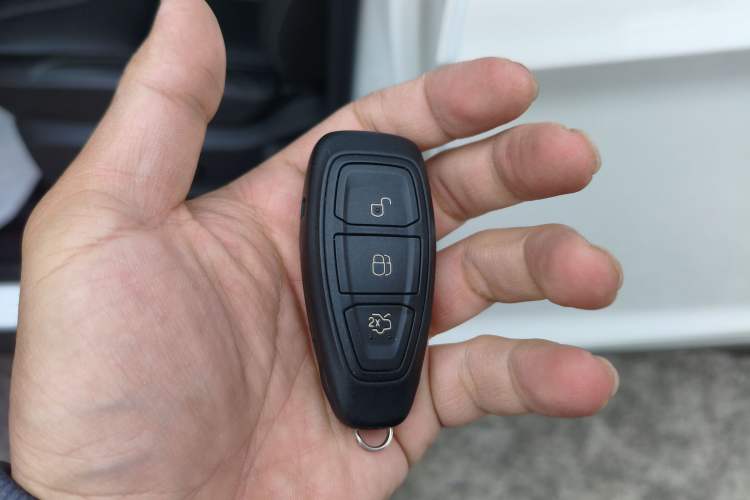 Used Ford Kuga 2015 2.0L GTDi Four-Wheel-Drive Sport Model