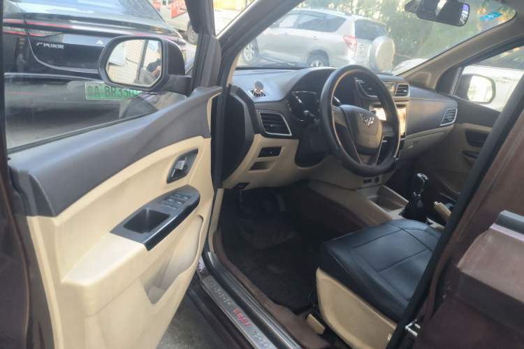 Used Wuling Hongguang 2015 1.5L S1 Standard China V-Emission Standards
