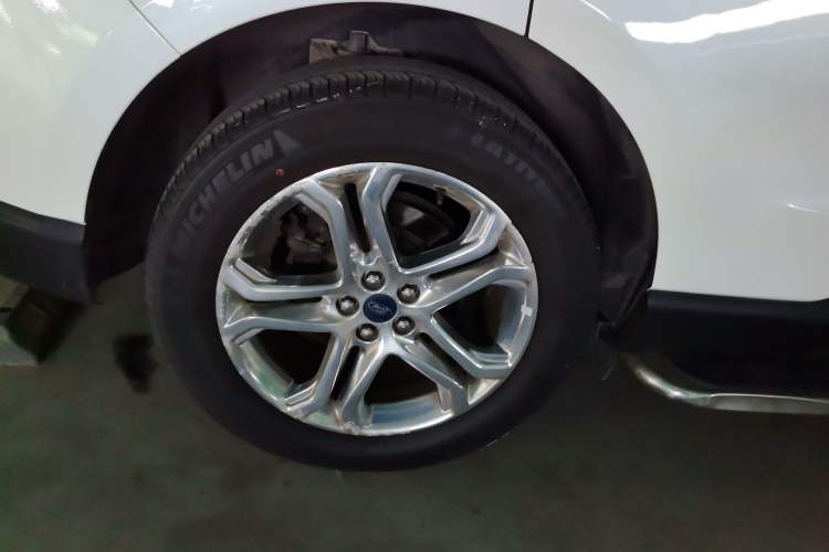 Used Ford Edge 2015 2.0T GTDi Two-Wheel-Drive High-Line Version