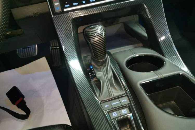 Used Toyota Avalon 2019 Dual-Engine 2.5L Luxury Edition China VI Standard
