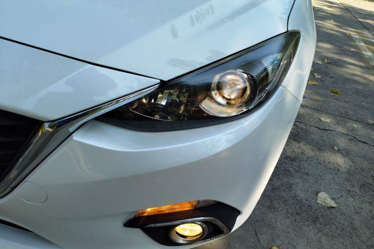 Used Mazda Mazda 3 Axela 2016 Sedan 1.5L Automatic Comfort Model
