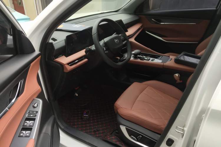 Used Changan CS75 PLUS 2024 3rd Generation Champion Edition 1.5T Intelligent Drive Dynamic Model
