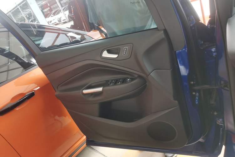 Used Ford Kuga 2017 EcoBoost 180 Two-Wheel-Drive Platinum Edition
