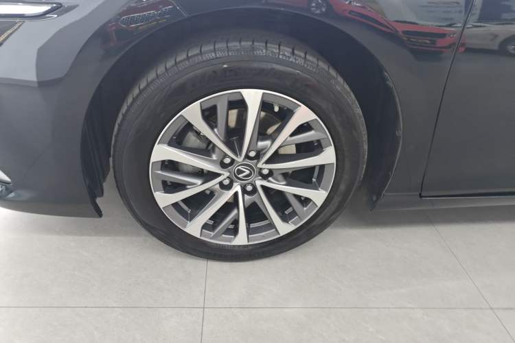 Used Lexus ES 2023 200 Excellence Edition