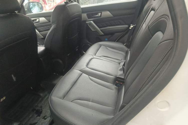 Used Haval H2 2016 Red Label 1.5T Manual Two-Wheel Drive Elite Model
