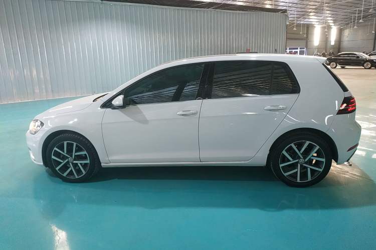 Used Volkswagen Golf 2018 230TSI Automatic Luxury Version
