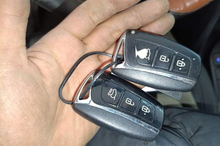 Used Hyundai Santa Fe Classic 2013 3.0L 4x4 Premium Edition 7-Seater Euro IV
